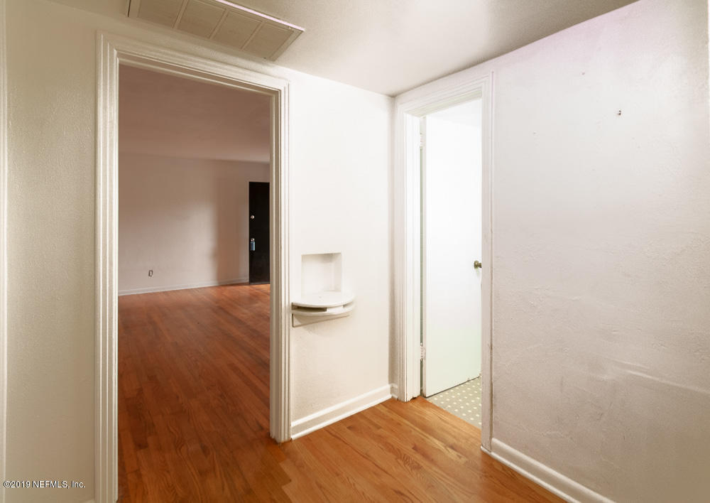 1672 Bartram Road Jacksonville, FL 32207 - Photo 7 of 20 Hallway