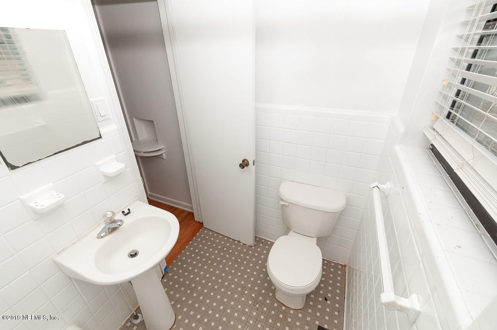 1672 Bartram Road Jacksonville, FL 32207 - Photo 10 of 20 Full Bath w/Pedastal Sink