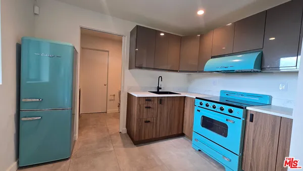 $2,500 | St Ives Drive, West Hollywood, CA 90069