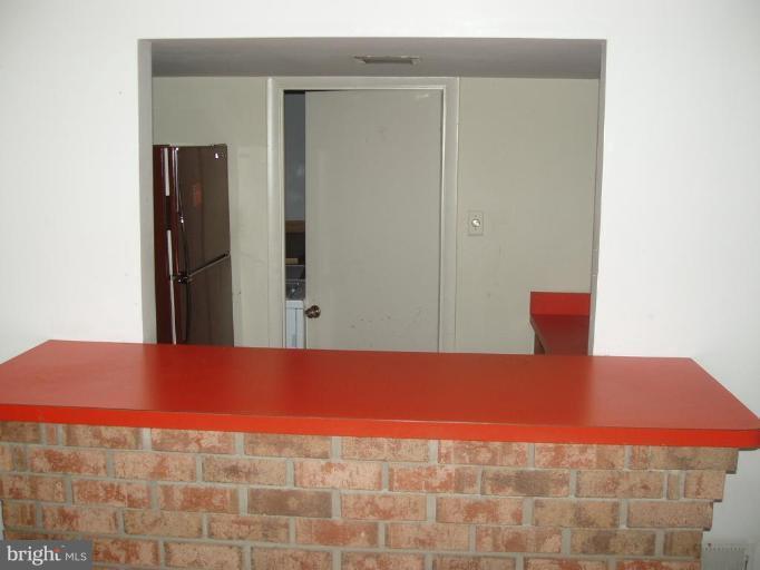 9135 Centerway Road Gaithersburg, MD 20879 - Photo 3 of 5 Wet Bar