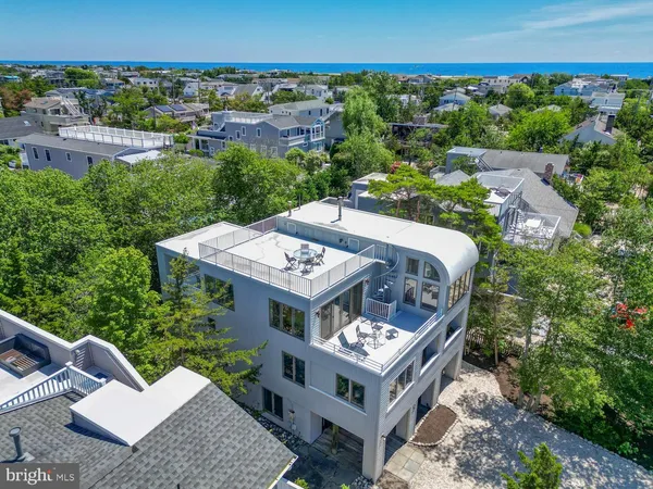 $2,100,000 | 9 West 22nd Street, Barnegat Light, NJ 08006