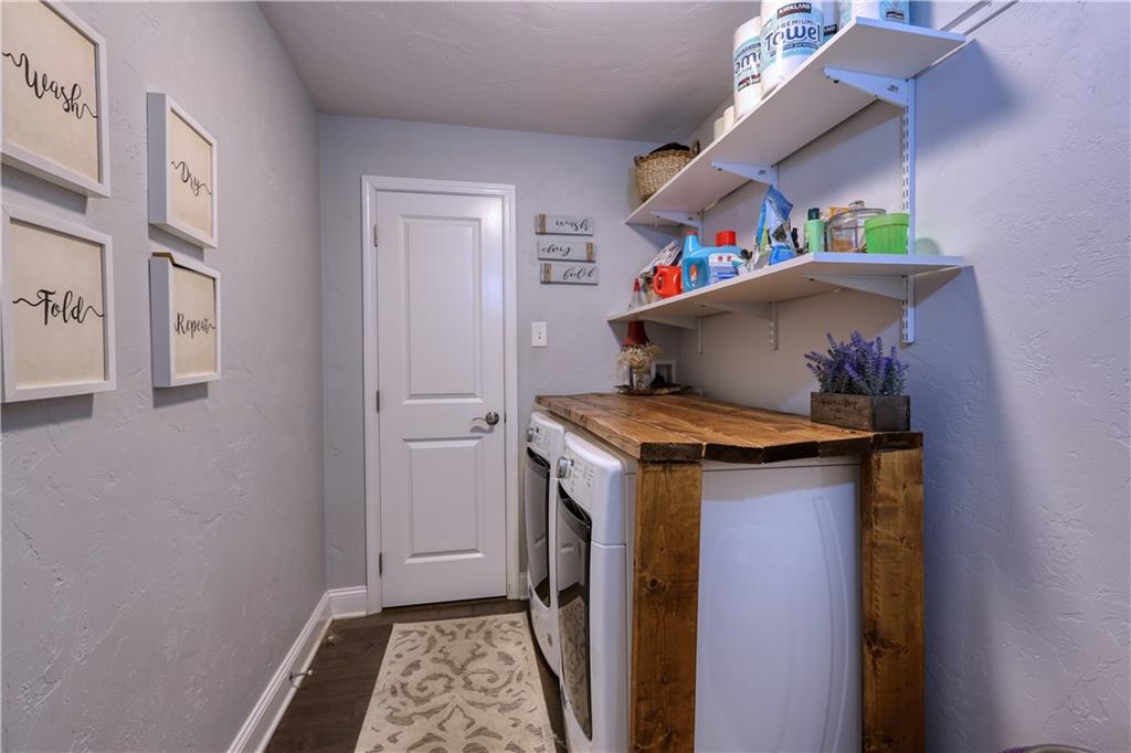 1243 Silver Lane McKees Rocks, PA 15136 - Photo 9 of 21 a utility room with dryer and washer