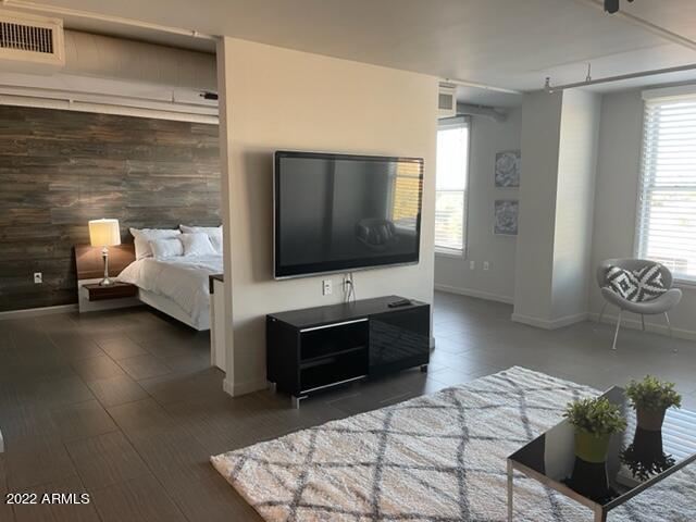 535 West Thomas Road, Unit 404 Phoenix, AZ 85013 - Photo 5 of 22 5