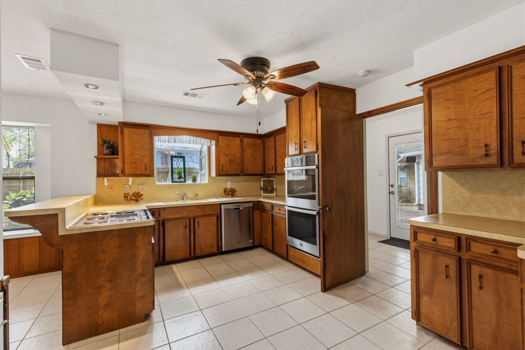 17507 Oxhill Court Spring, TX 77388 - Photo 16 of 44 The little bay window that extends out from the kitchen sink is perfect for small plants.