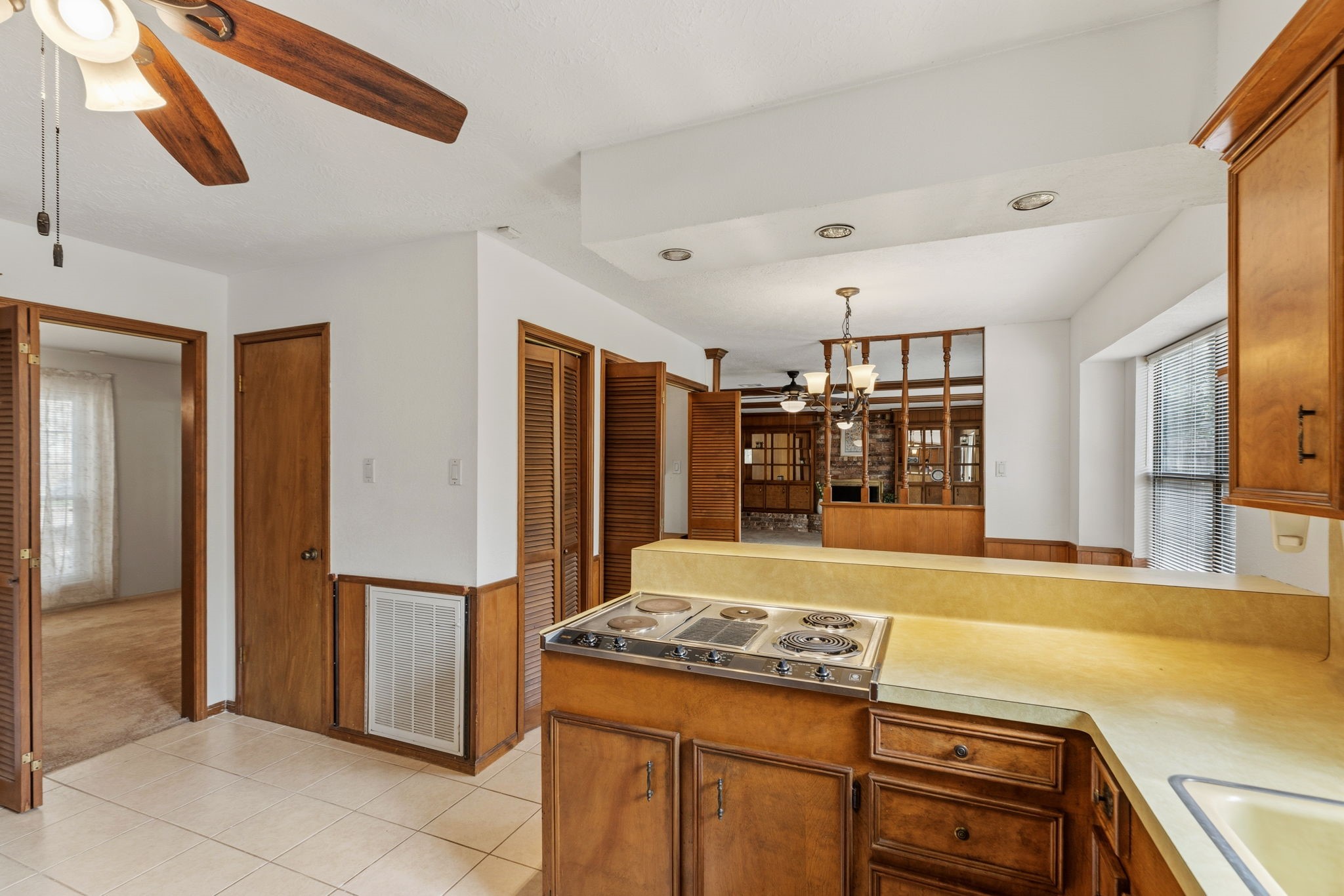 17507 Oxhill Court Spring, TX 77388 - Photo 18 of 44 The electric cooktop has a vent in the center that draws heat down and outside!