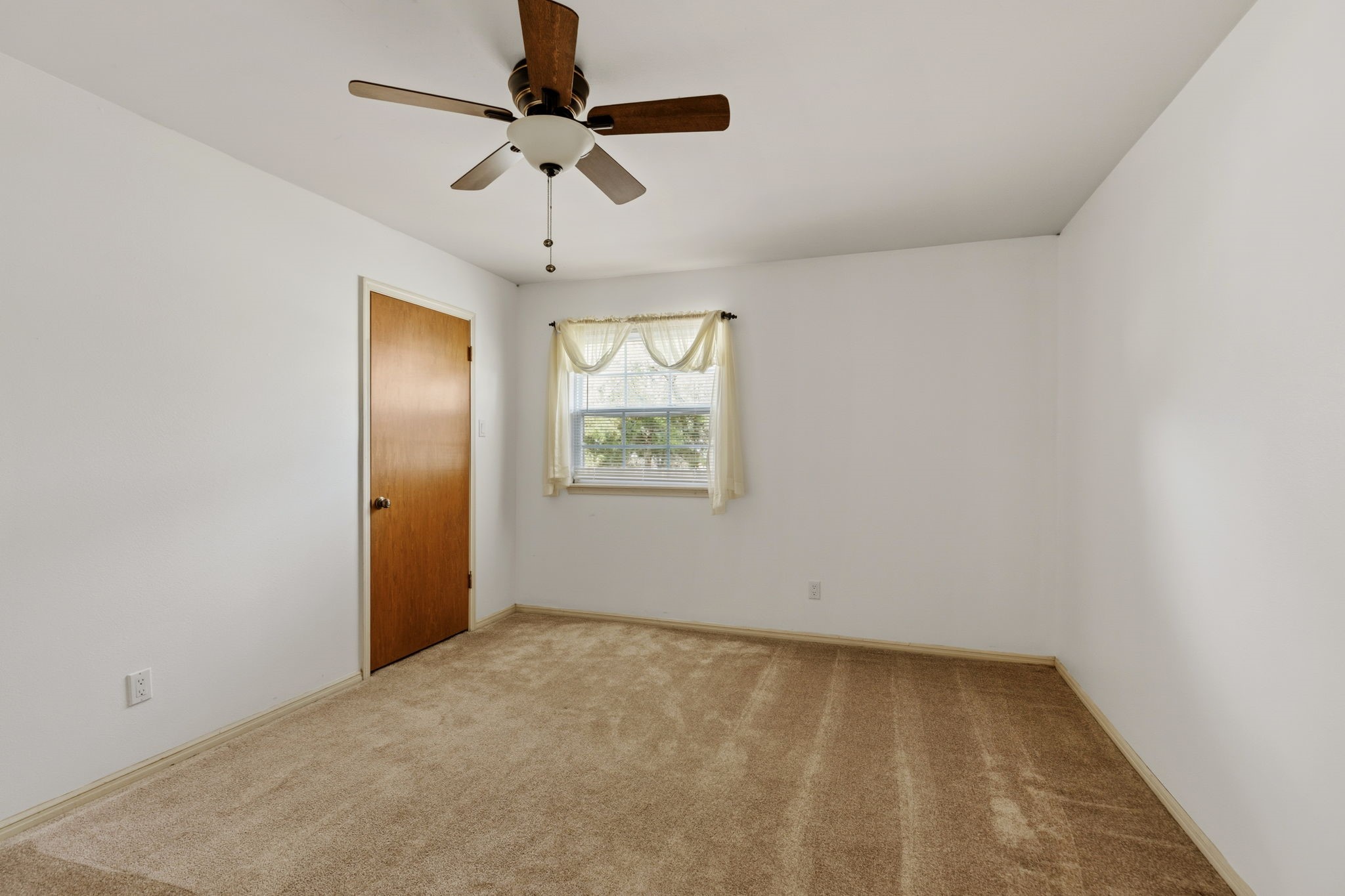 17507 Oxhill Court Spring, TX 77388 - Photo 28 of 44 The bedrooms are a nice size!