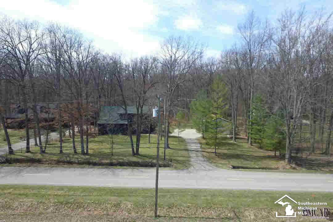 2344 Wells Road Dundee, MI 48131 - Photo 3 of 30 21277803-2.JPG