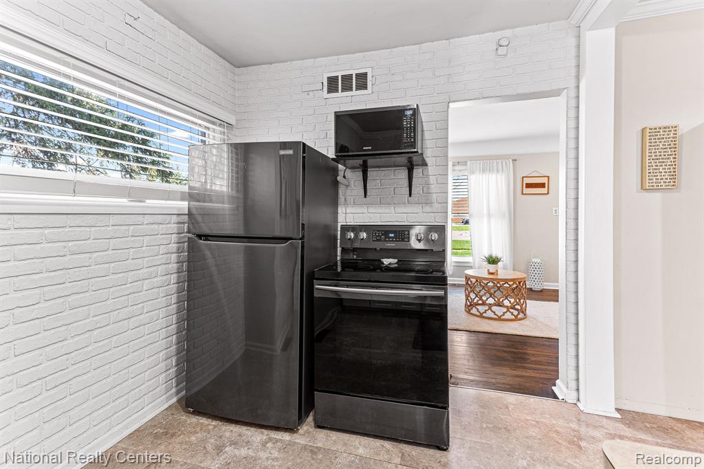 28871 Five Mile Road Livonia, MI 48154 - Photo 10 of 46 Gallery Image 10