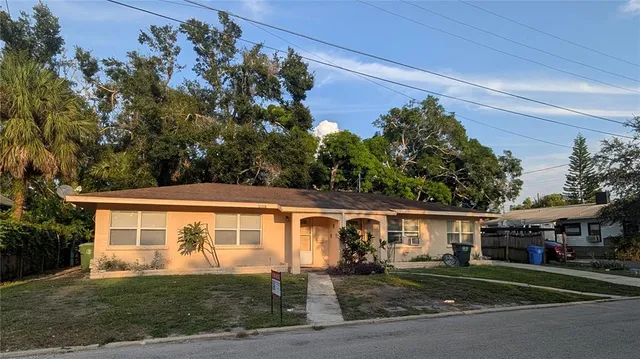 $1,300 | 1117 16th Street West, Bradenton, FL 34205
