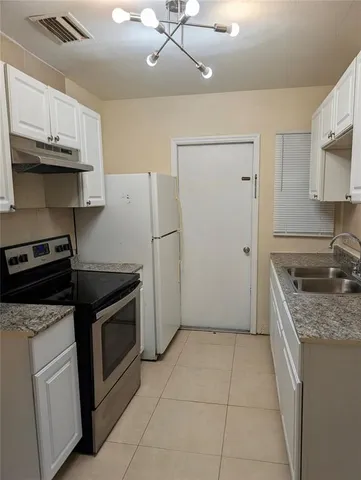 $1,300 | 1117 16th Street West, Bradenton, FL 34205