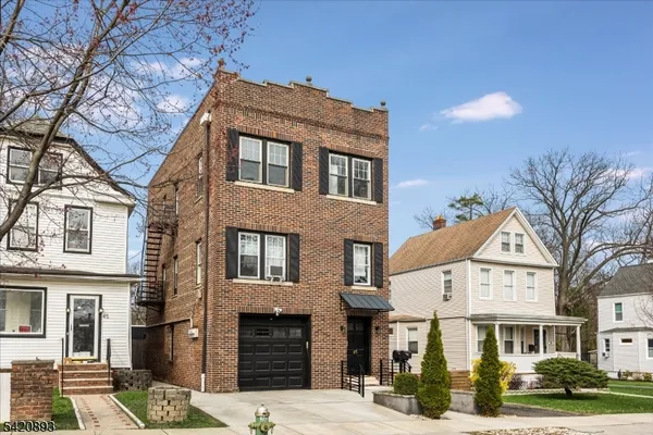 $2,900 | 43 Pleasant Way, Unit 2, Montclair, NJ 07042