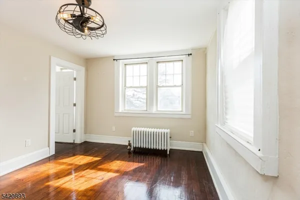 $2,900 | 43 Pleasant Way, Unit 2, Montclair, NJ 07042