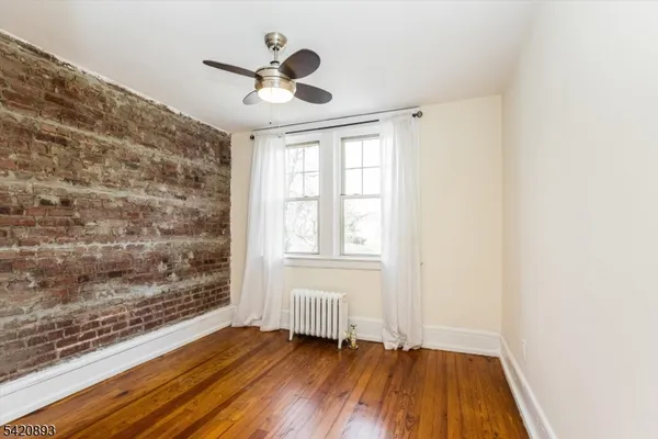 $2,900 | 43 Pleasant Way, Unit 2, Montclair, NJ 07042