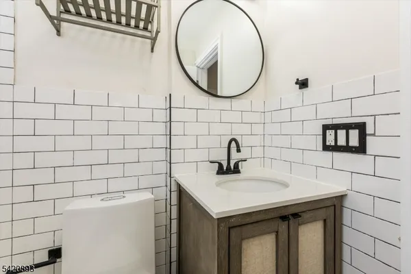 $2,900 | 43 Pleasant Way, Unit 2, Montclair, NJ 07042