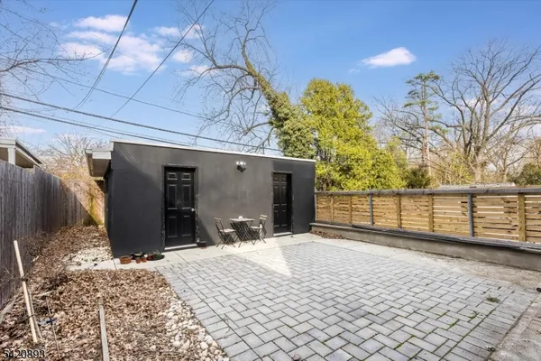 $2,900 | 43 Pleasant Way, Unit 2, Montclair, NJ 07042