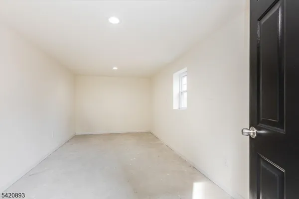 $2,900 | 43 Pleasant Way, Unit 2, Montclair, NJ 07042