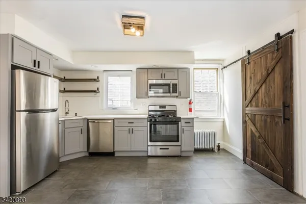 $2,900 | 43 Pleasant Way, Unit 2, Montclair, NJ 07042