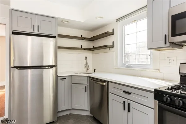 $2,900 | 43 Pleasant Way, Unit 2, Montclair, NJ 07042