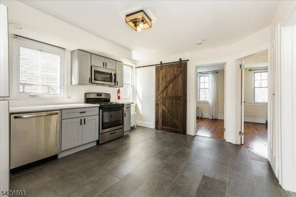 $2,900 | 43 Pleasant Way, Unit 2, Montclair, NJ 07042