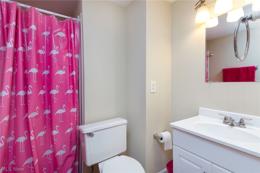 3011 Hearthstone Road Cleveland, OH 44134 - Photo 20 of 35 Full bath on the second floor