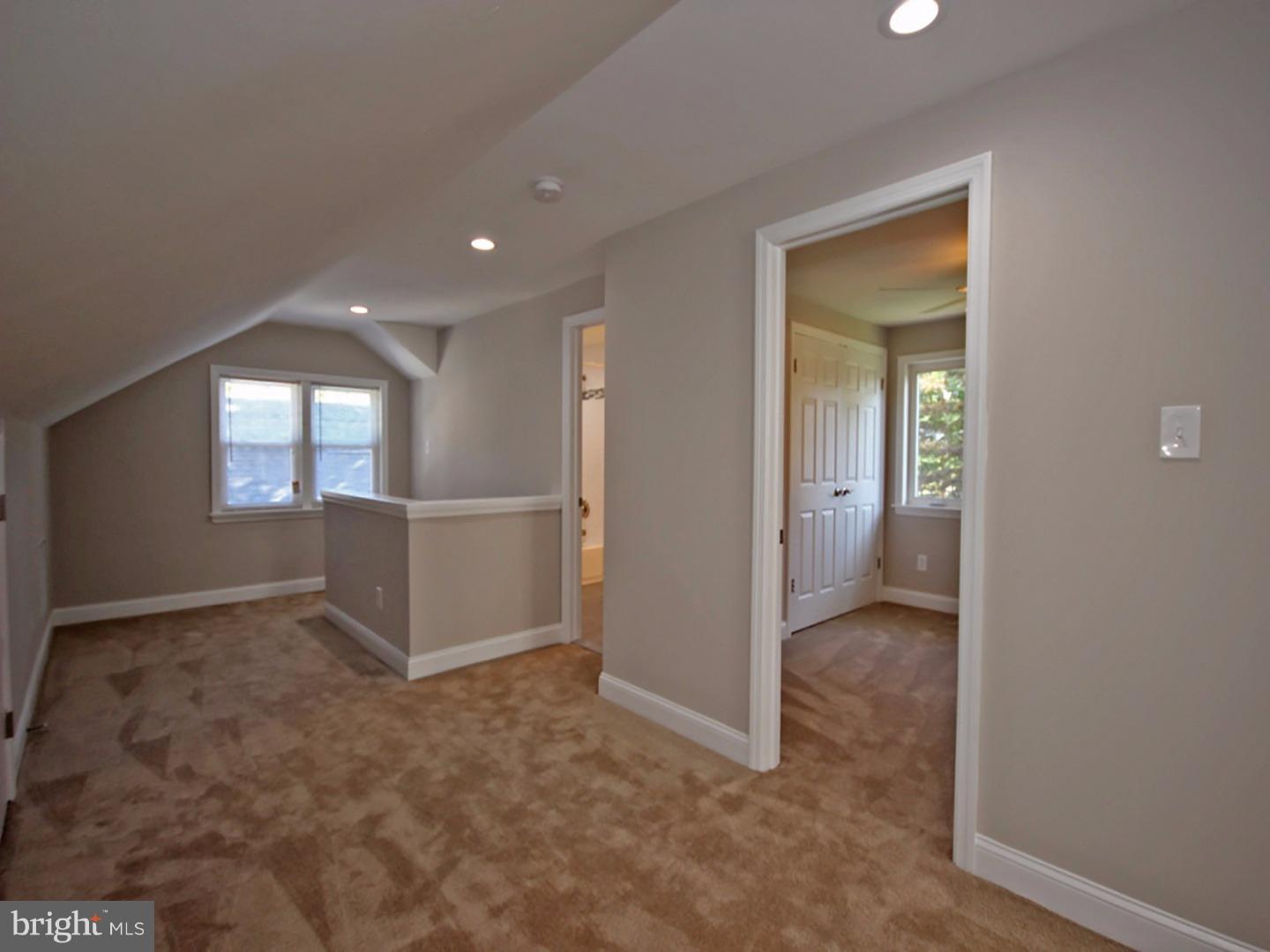 449 Pinecrest Road Springfield, PA 19064 - Photo 16 of 25 en empty room with windows and closet