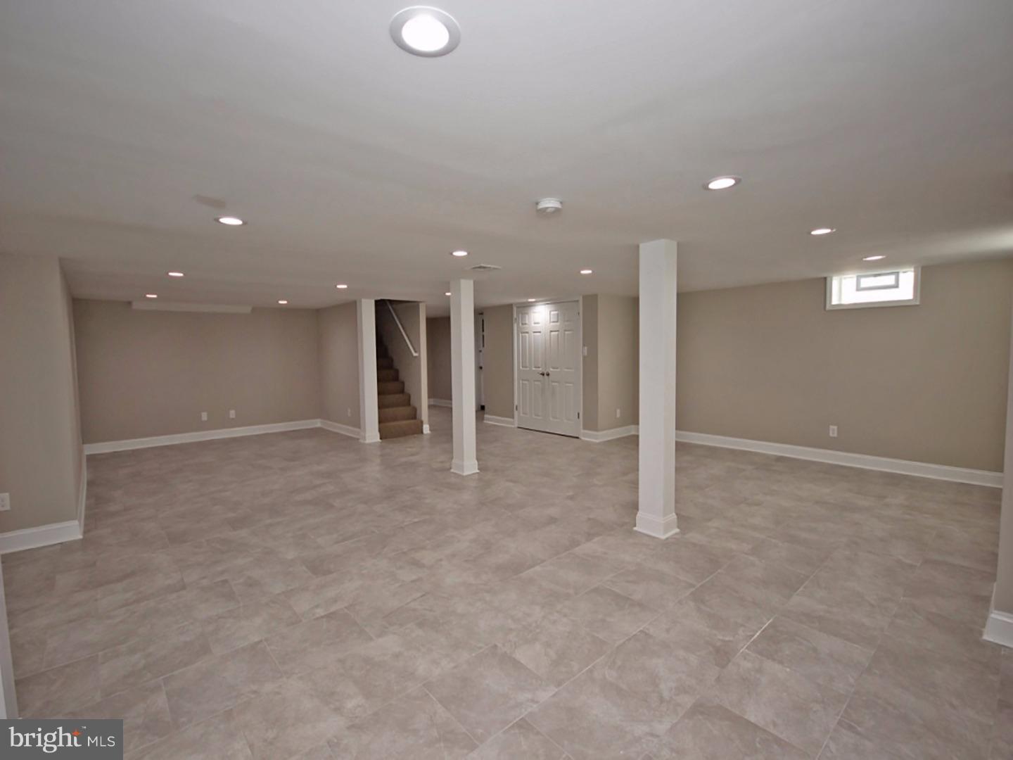 449 Pinecrest Road Springfield, PA 19064 - Photo 21 of 25 an empty room with an entryway