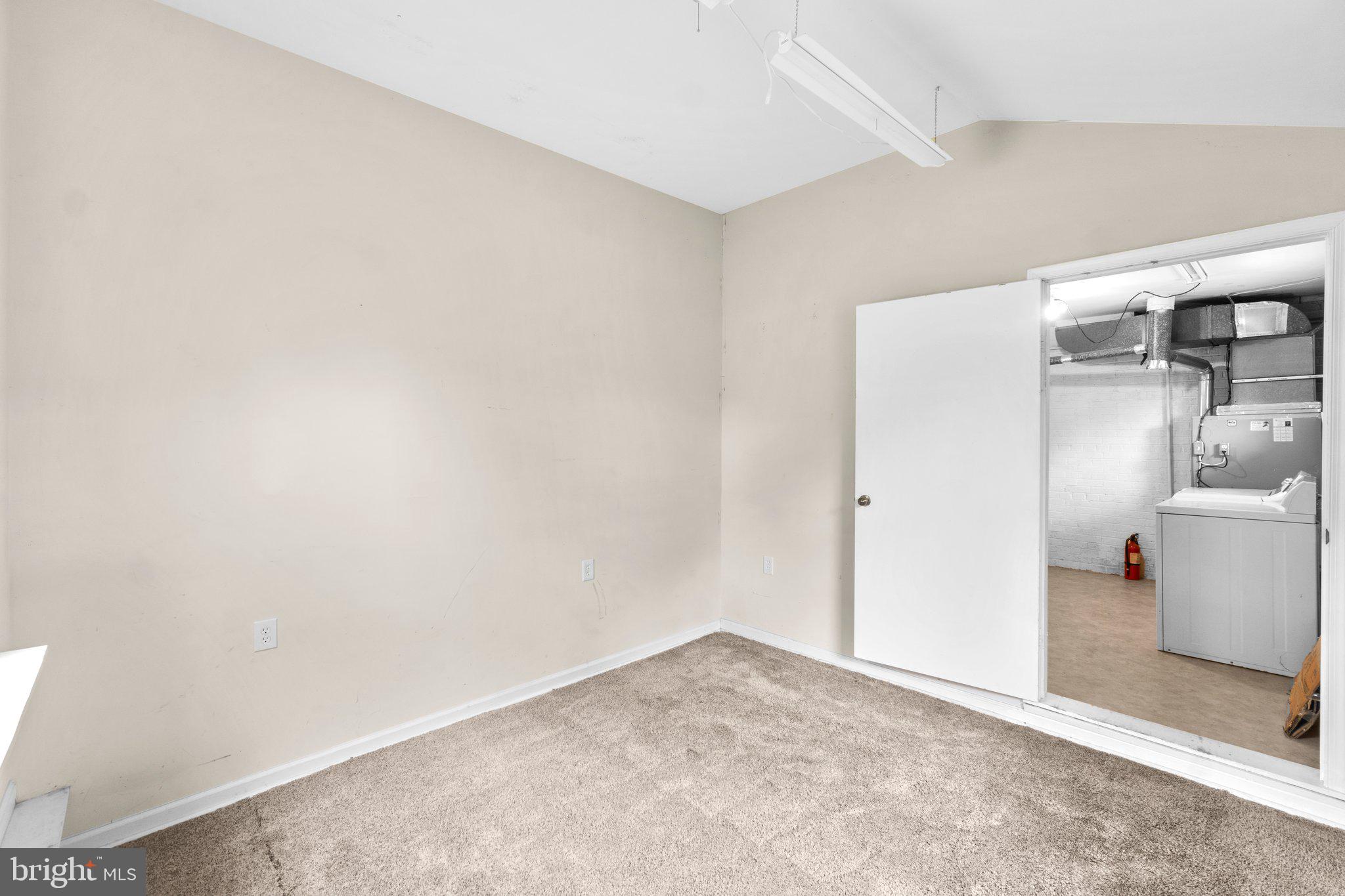 7303 Foxe Place Springfield, VA 22151 - Photo 28 of 38 Large Bonus Room