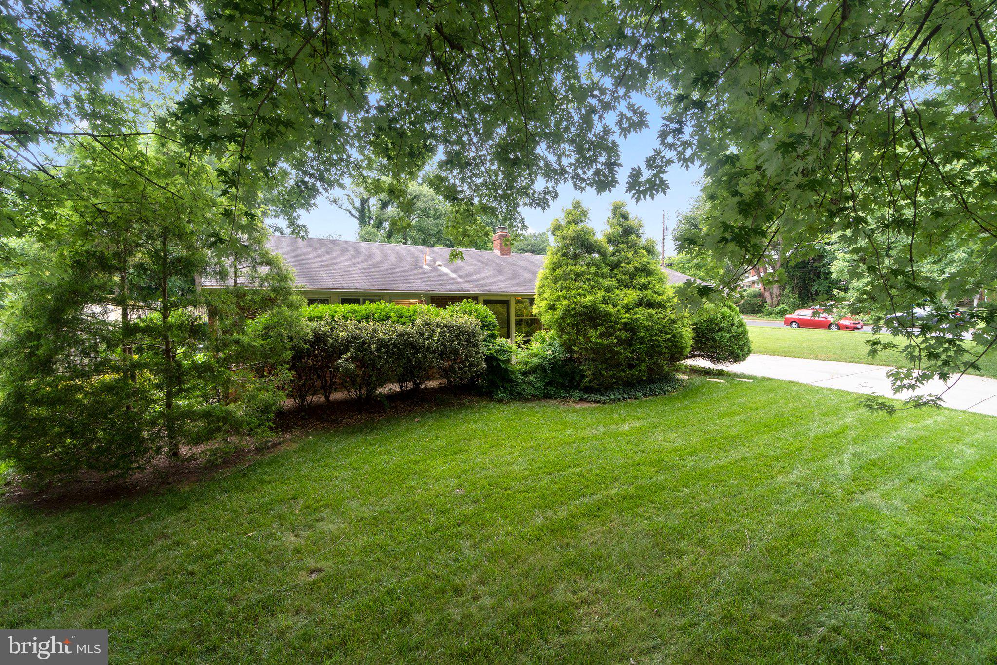 7303 Foxe Place Springfield, VA 22151 - Photo 3 of 38 Main Level Living!