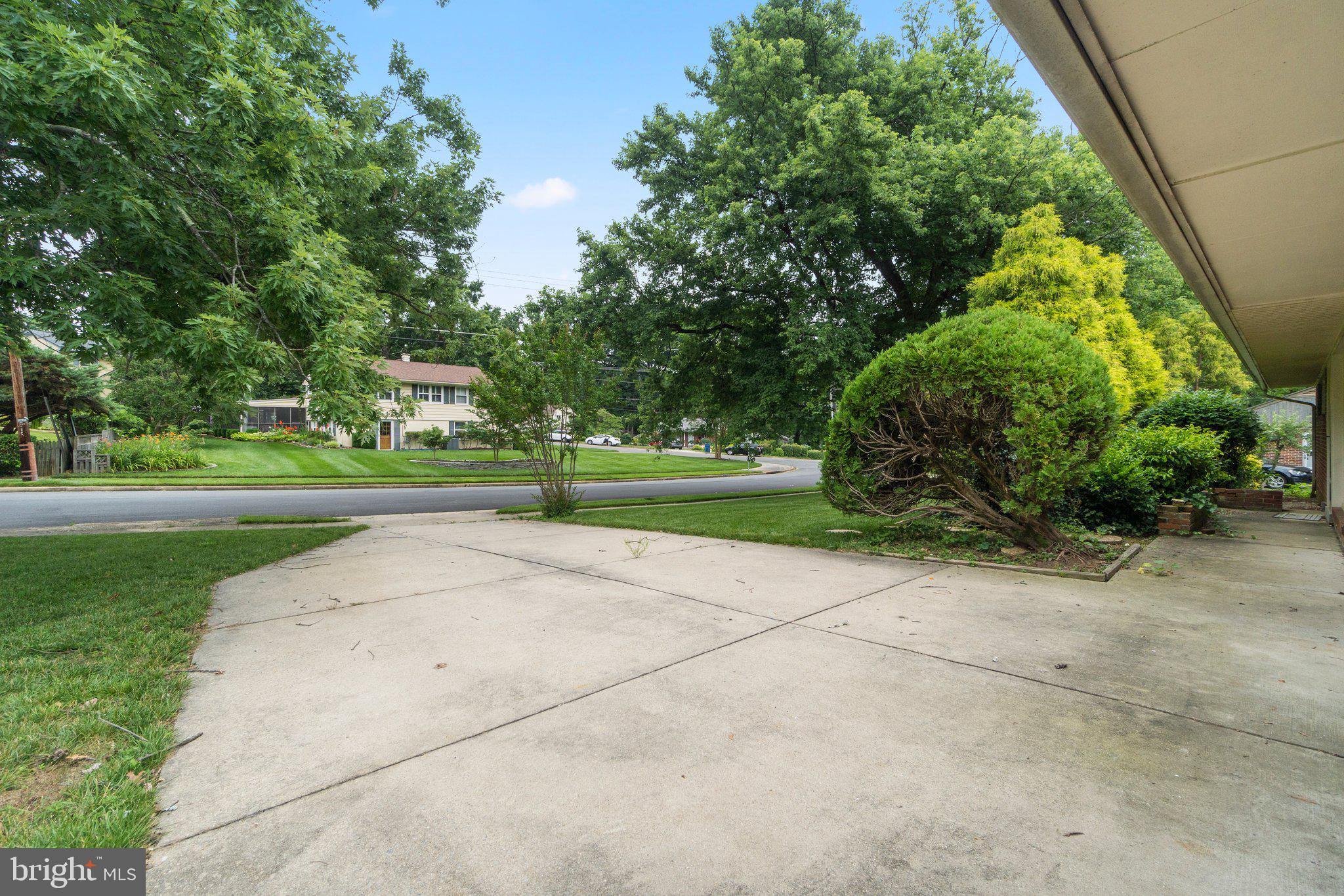 7303 Foxe Place Springfield, VA 22151 - Photo 31 of 38 Large concrete driveway