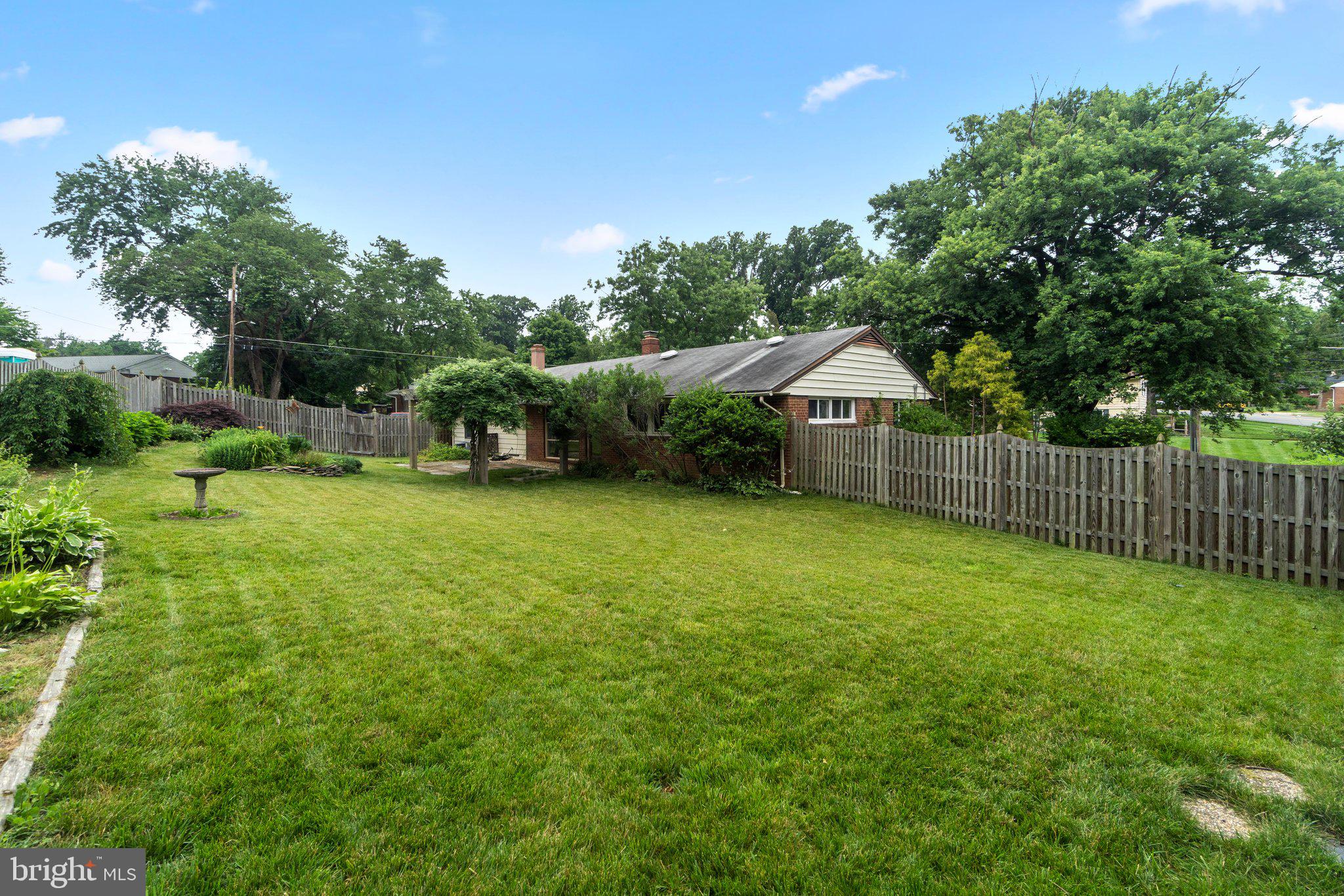 7303 Foxe Place Springfield, VA 22151 - Photo 36 of 38 Large Backyard