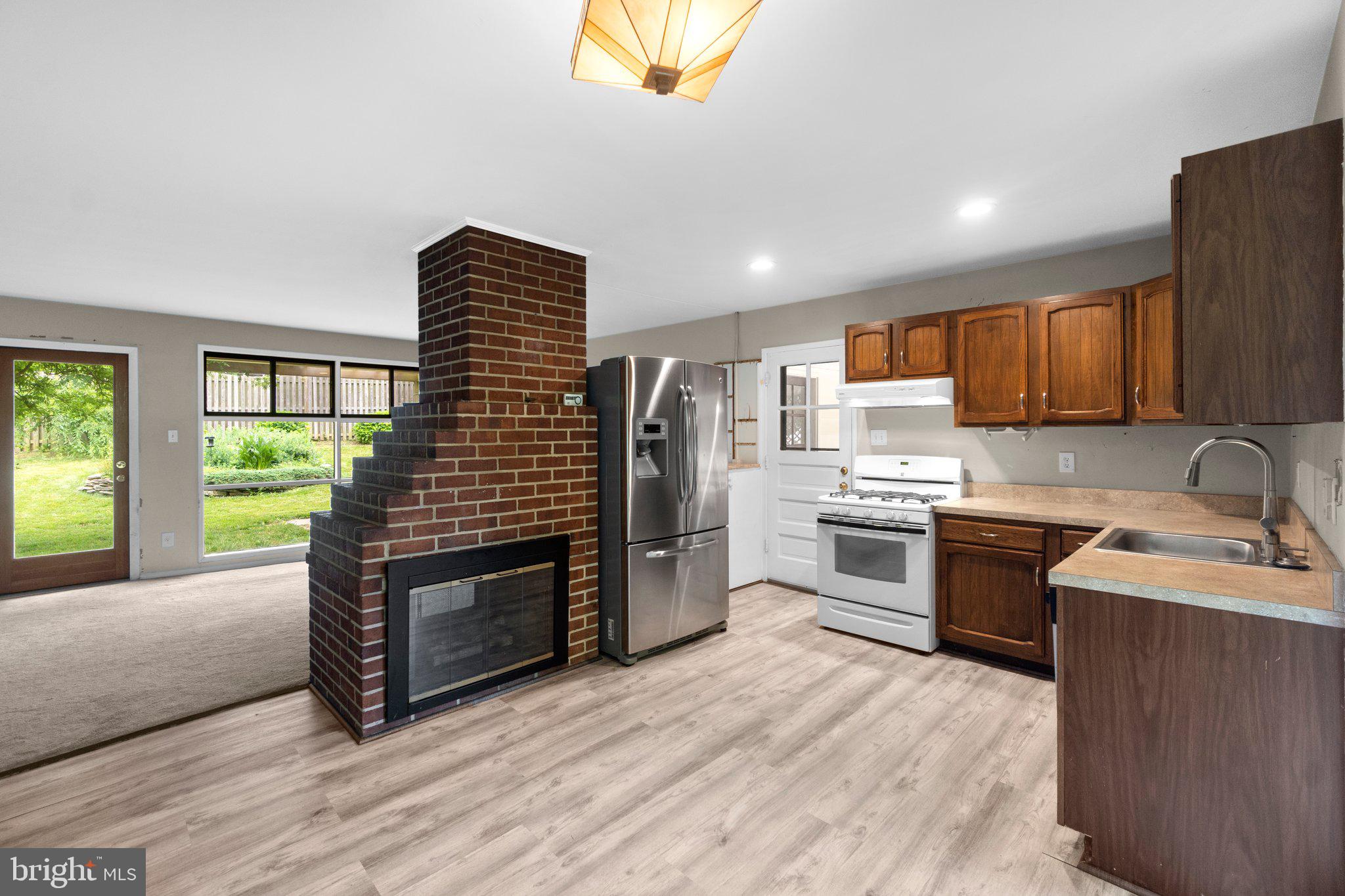7303 Foxe Place Springfield, VA 22151 - Photo 5 of 38 Entrance from Carport into Kitchen