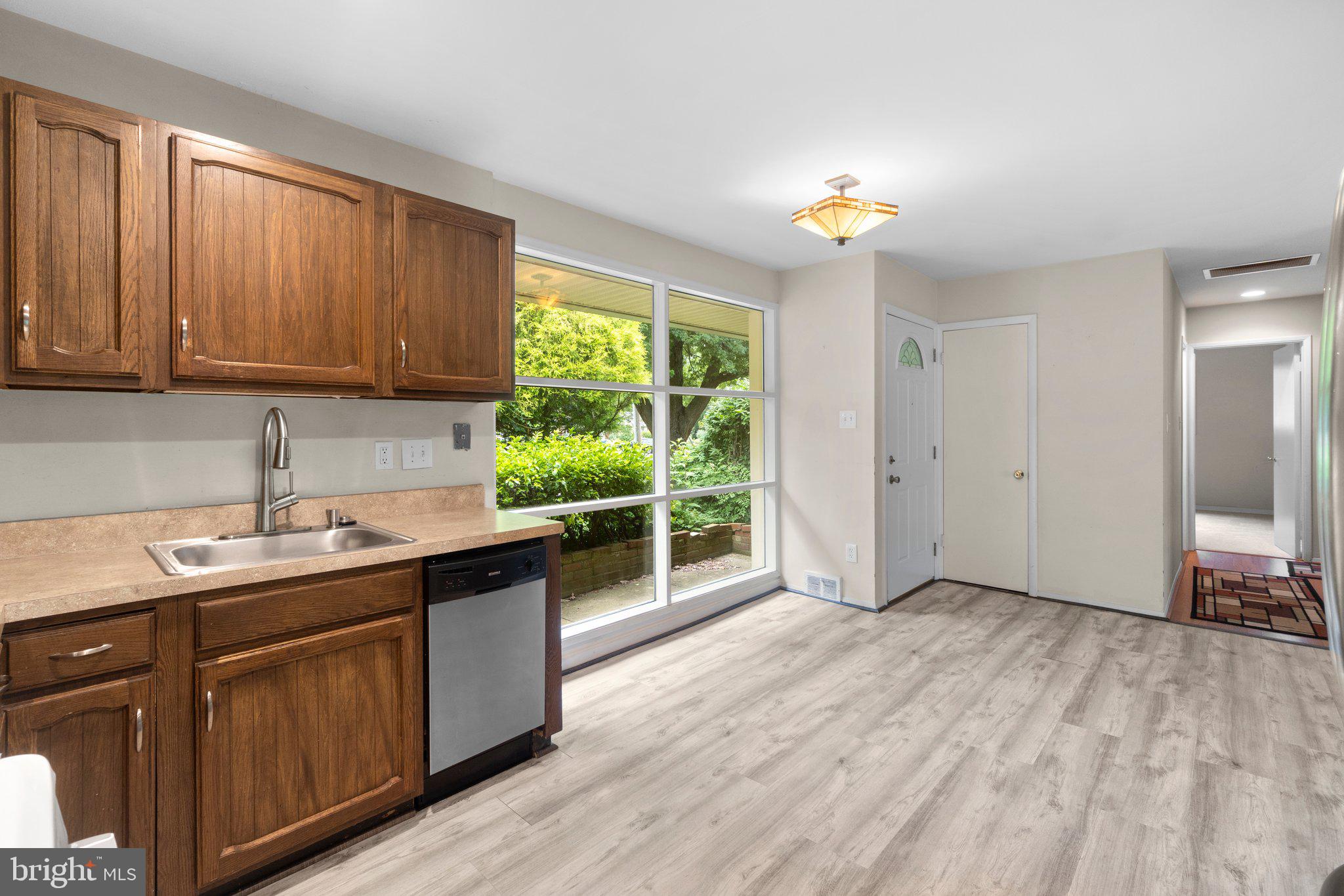 7303 Foxe Place Springfield, VA 22151 - Photo 7 of 38 Eat in Kitchen