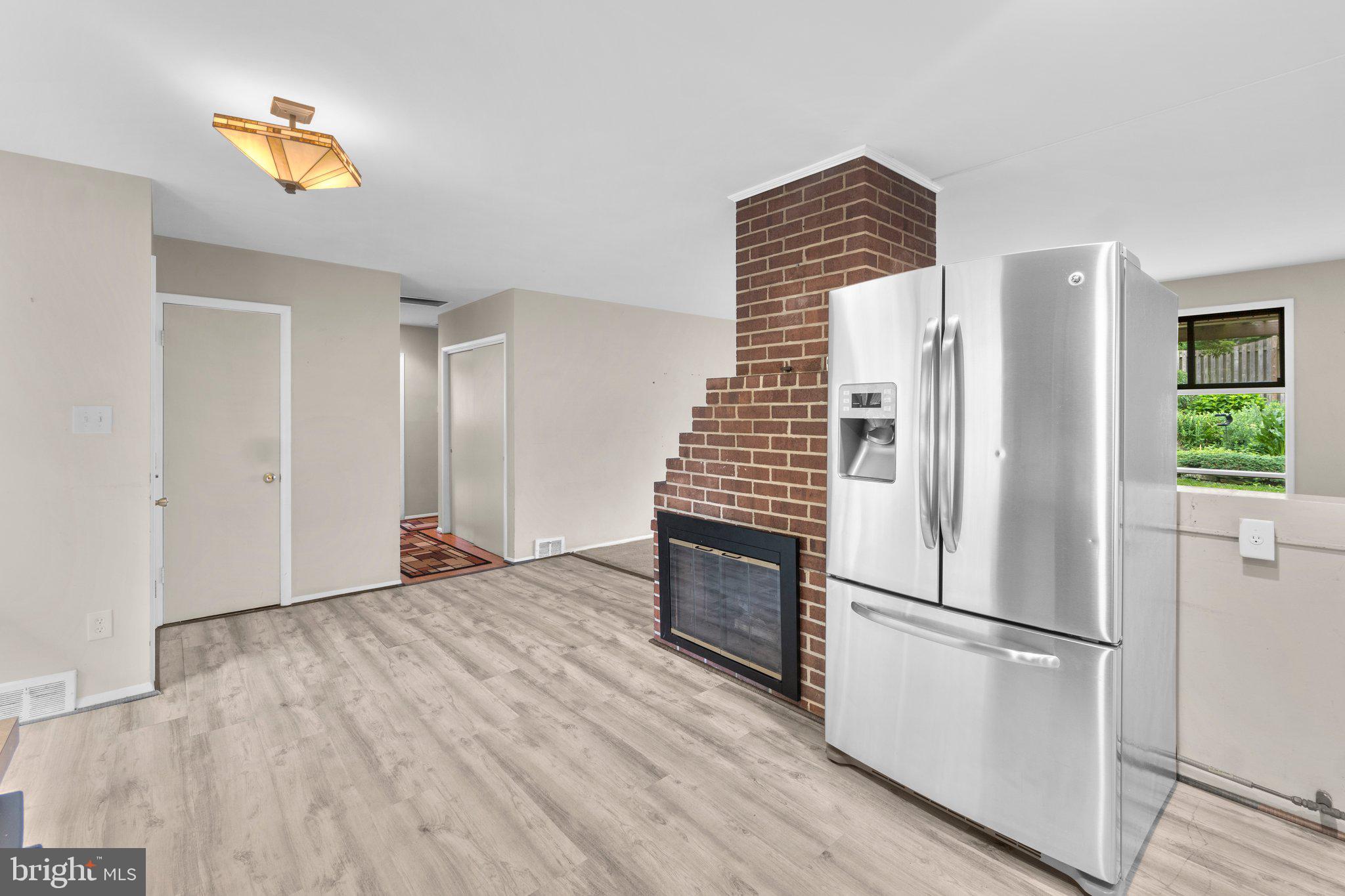 7303 Foxe Place Springfield, VA 22151 - Photo 8 of 38 Eat in Kitchen with S/S Refrigerator