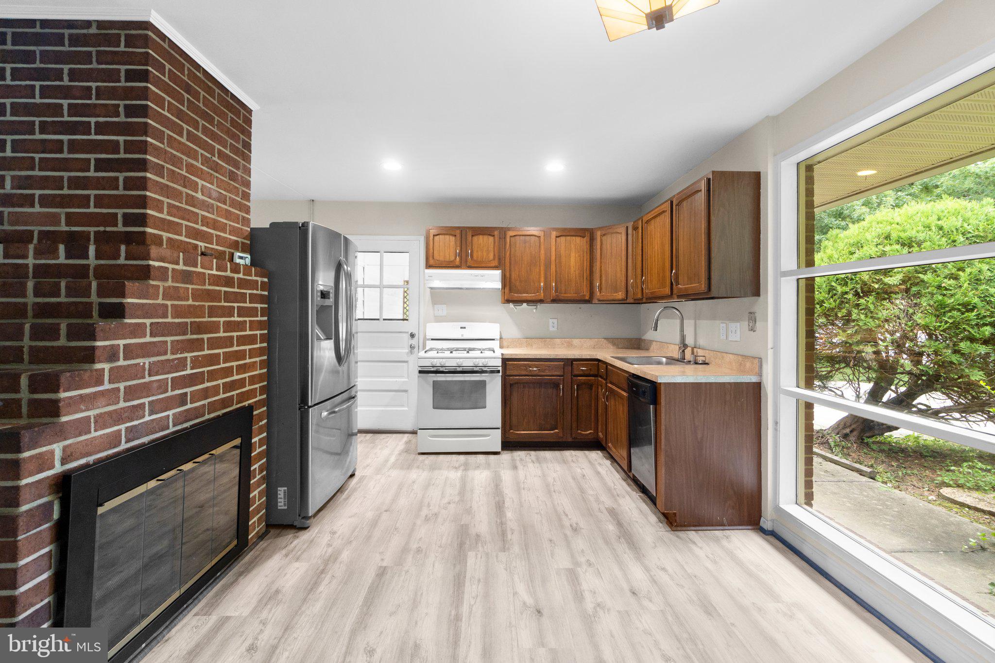 7303 Foxe Place Springfield, VA 22151 - Photo 9 of 38 Eat in Kitchen with Plenty of Cabinetry Space
