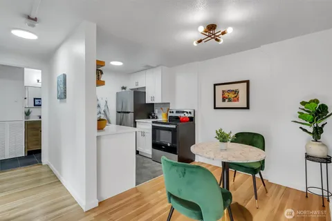 $318,990 | 919 2nd Avenue West, Unit 505, Seattle, WA 98119