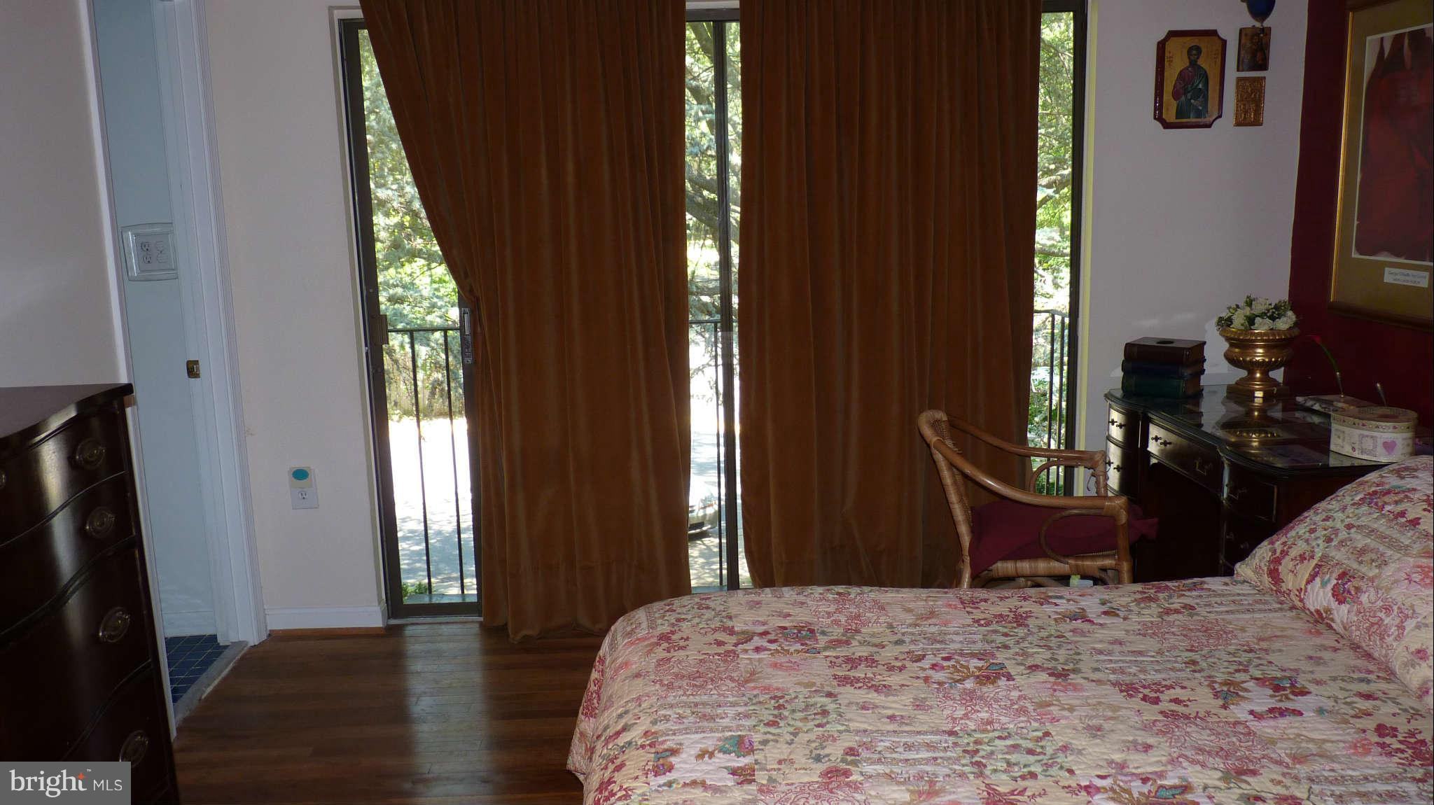 8132 Inverness Ridge Road Potomac, MD 20854 - Photo 13 of 26 Balcony