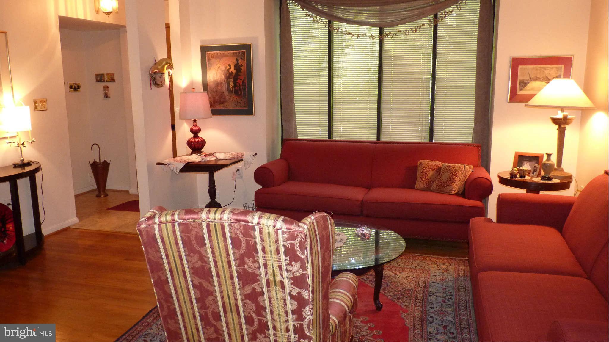 8132 Inverness Ridge Road Potomac, MD 20854 - Photo 4 of 26 Living Room