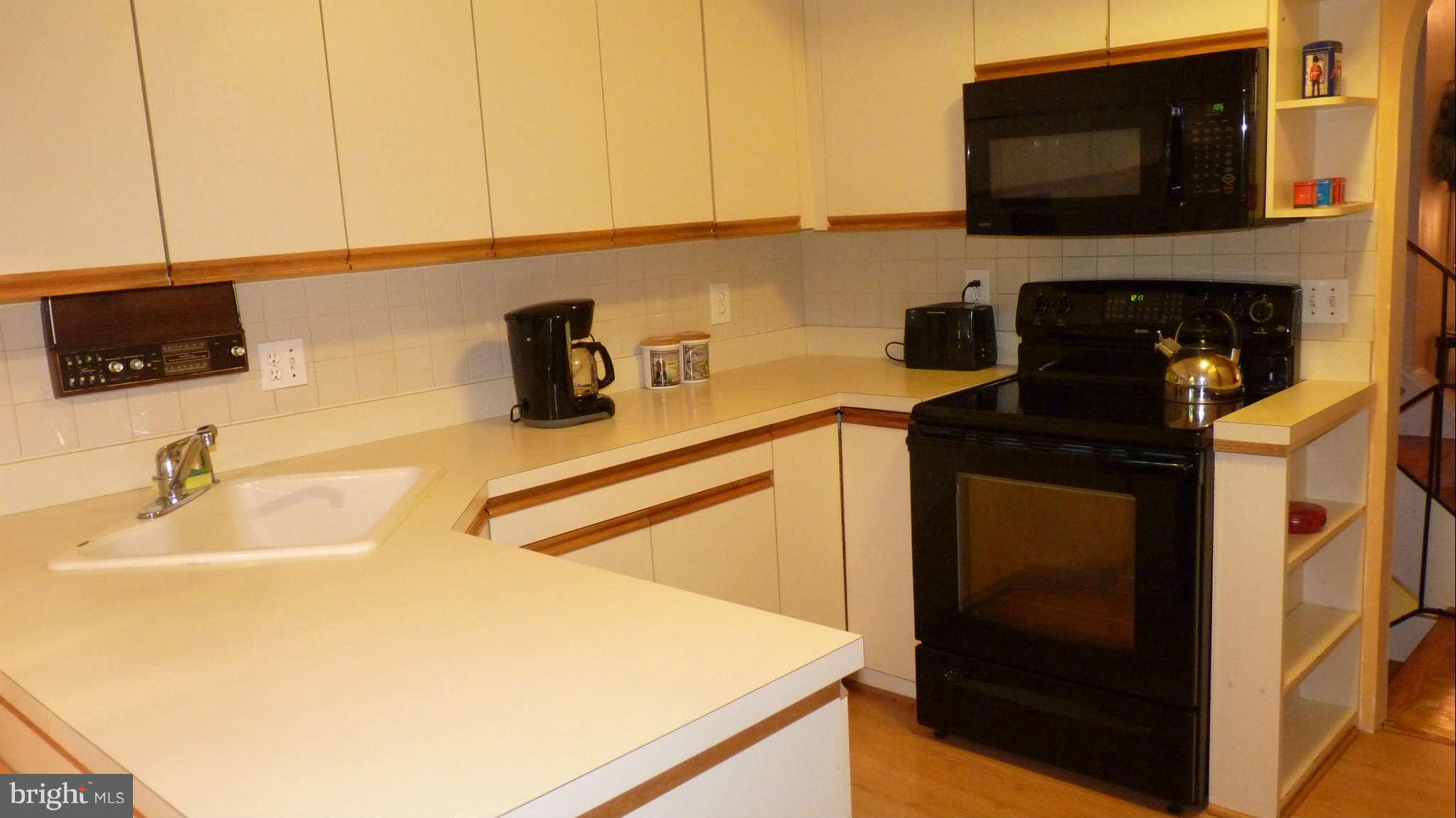 8132 Inverness Ridge Road Potomac, MD 20854 - Photo 10 of 26 Kitchen