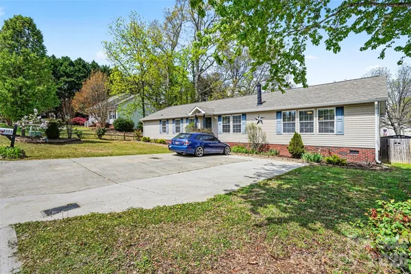 a car parked in front of white house