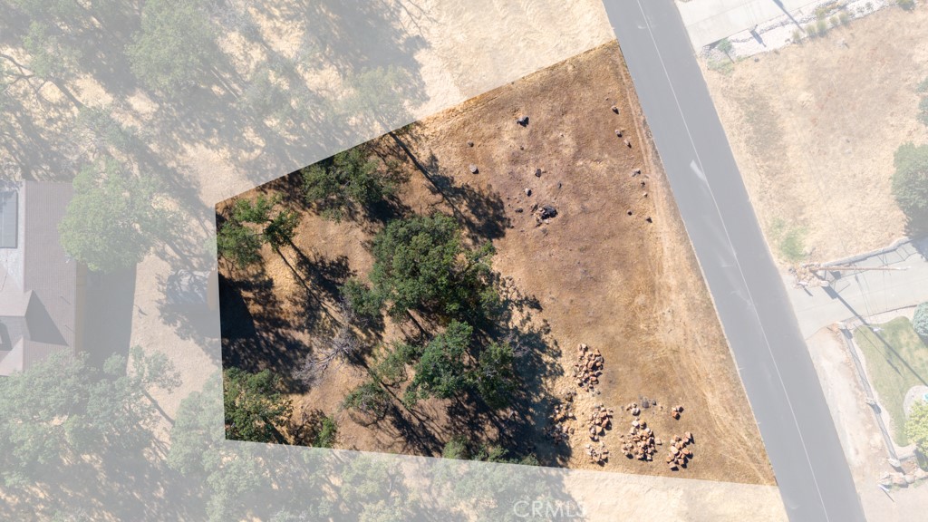 19697 Donkey Hill Road Hidden Valley Lake, CA 95467 - Photo 5 of 15 a view of a bathtub in a bathroom