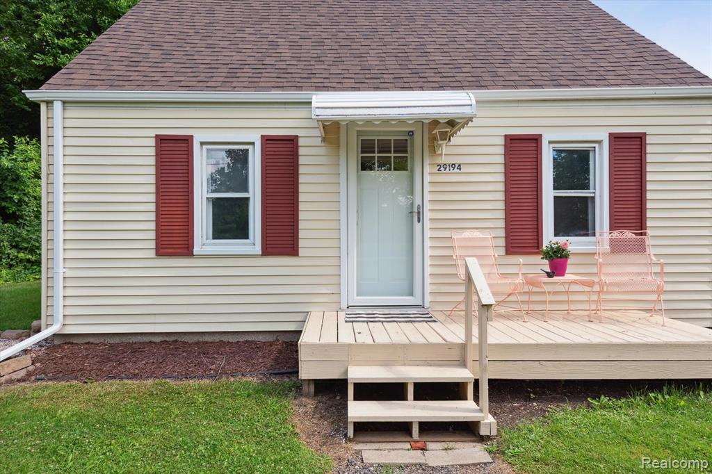29194 Grix Road New Boston, MI 48164 - Photo 3 of 28