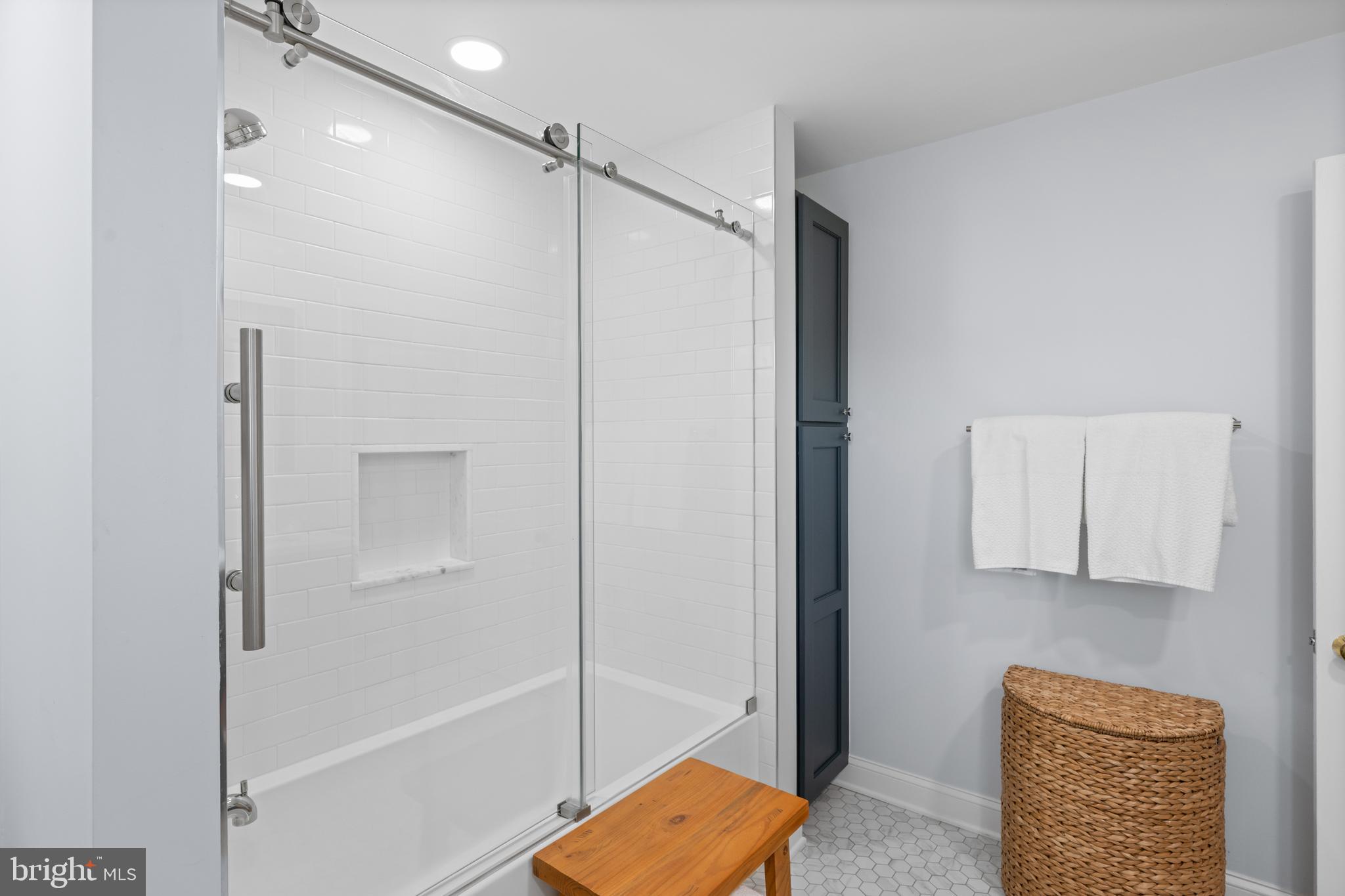 179 Ladderback Lane Devon, PA 19333 - Photo 47 of 62 shower over the tub