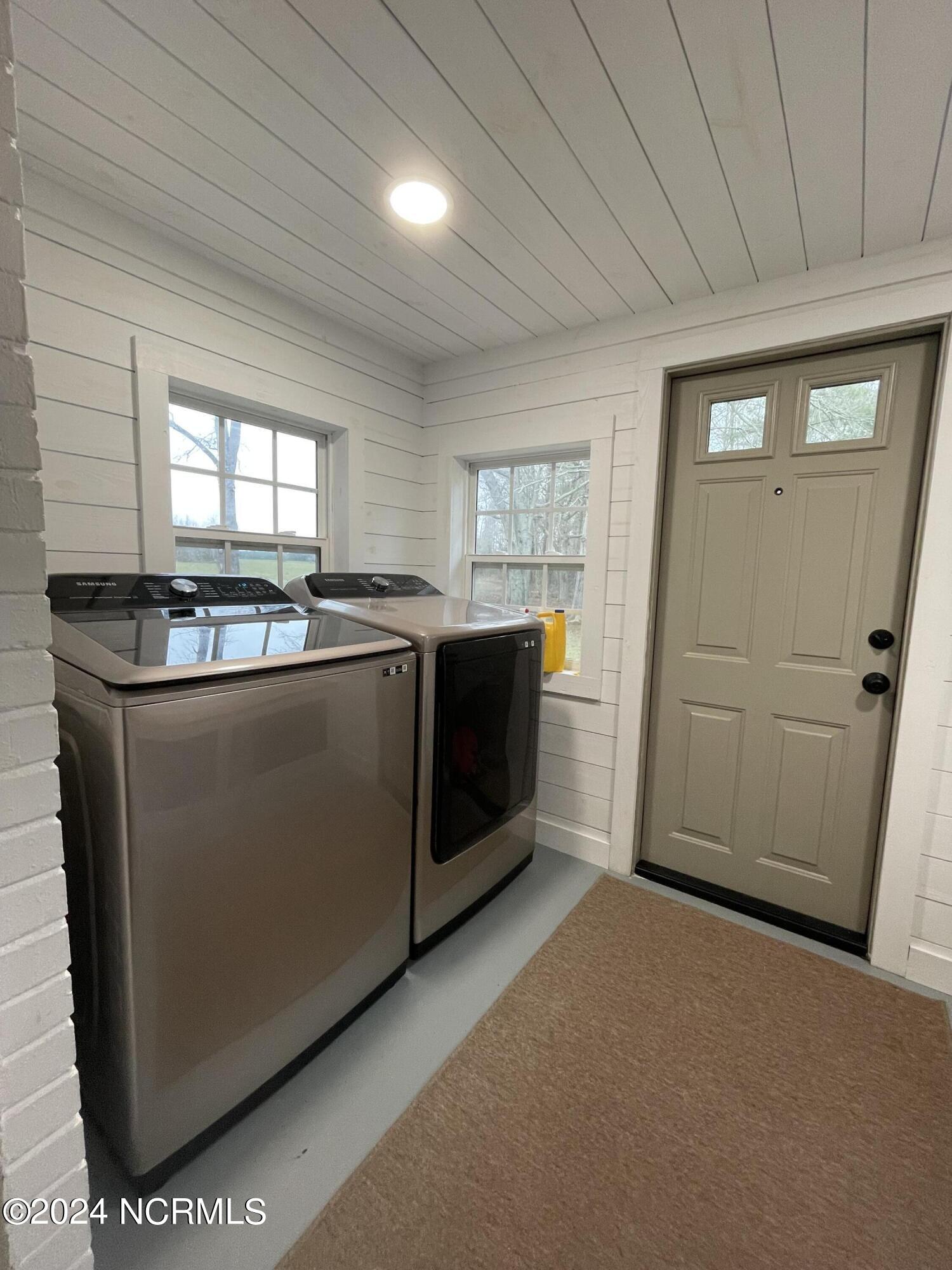 1455 Hickory Grove Road Williamston, NC 27892 - Photo 33 of 34 Laundry room