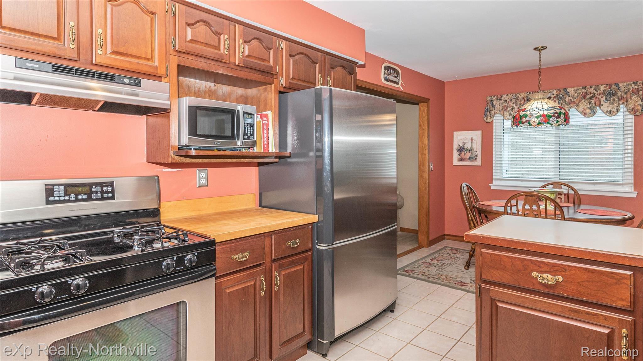 837 Meadowlake Road Canton, MI 48188 - Photo 23 of 51 022_13.jpg