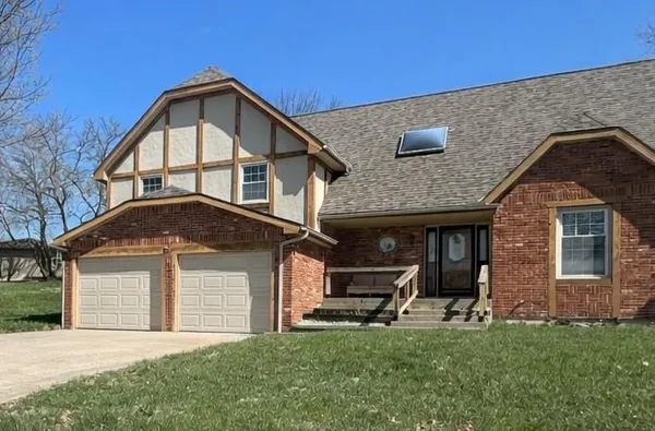 $387,500 | 5751 Richards Circle, Shawnee, KS 66216