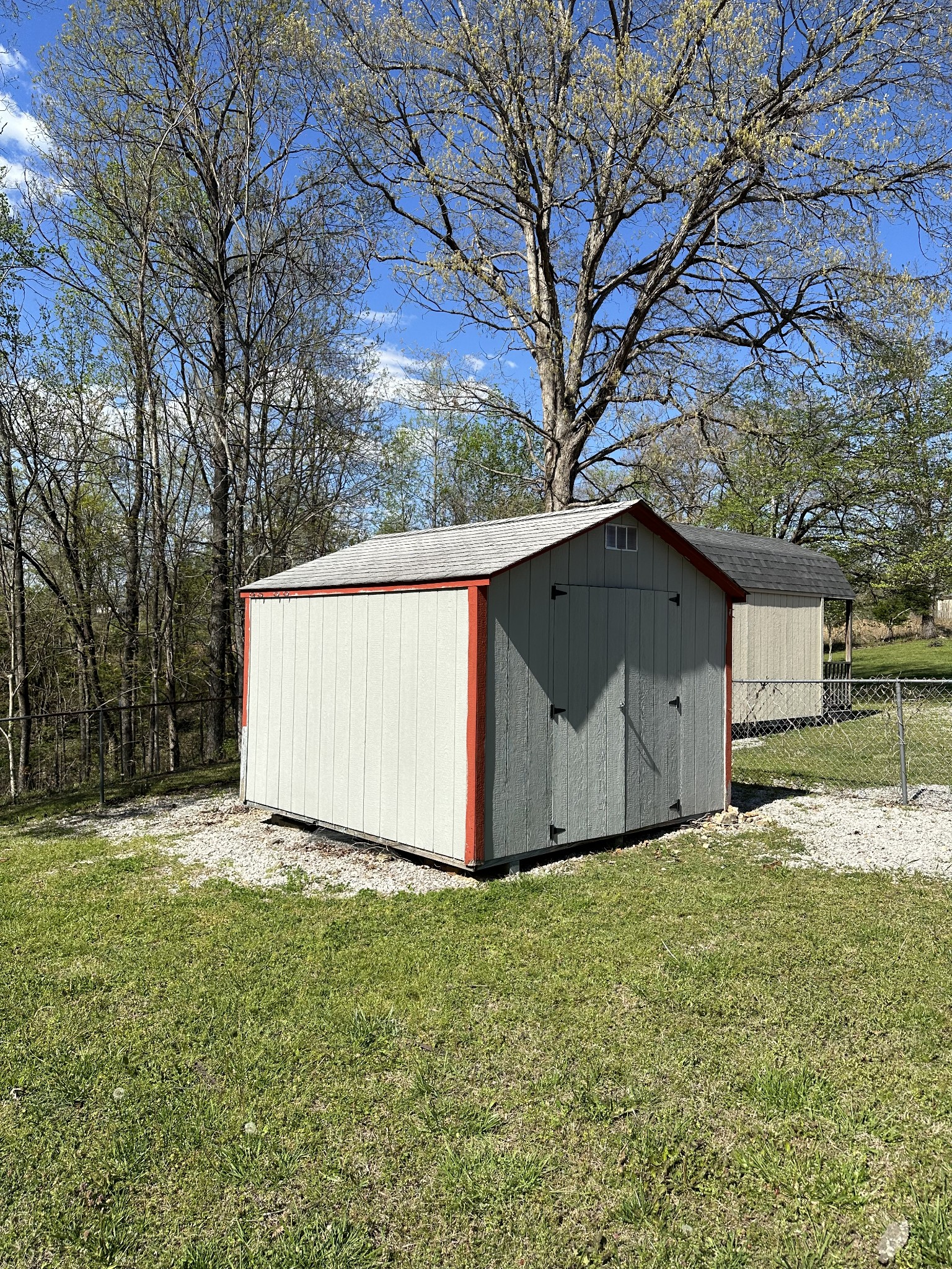 4829 Cole Ridge Road Beechgrove, TN 37018 - Photo 38 of 50 a view of backyard with a barn and a large tree