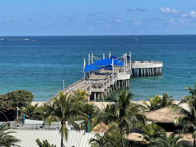 a view of a swimming pool with seating space