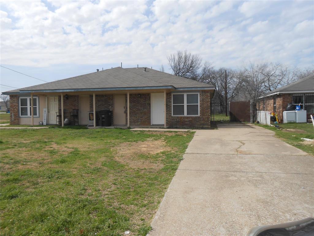 4304 South Cravens Road Fort Worth, TX 76119 - Photo 3 of 21 Ranch-style home with a front yard