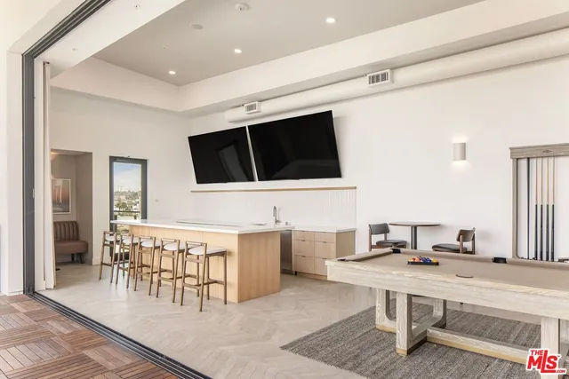 $5,995 | 10401 Washington Boulevard, Unit 304, Culver City, CA 90232