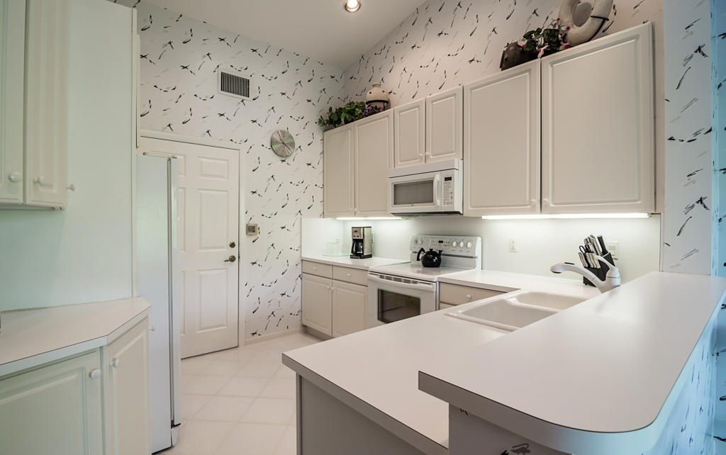 17251 Boca Club Boulevard, Unit 3 Boca Raton, FL 33487 - Photo 9 of 28 b-12
